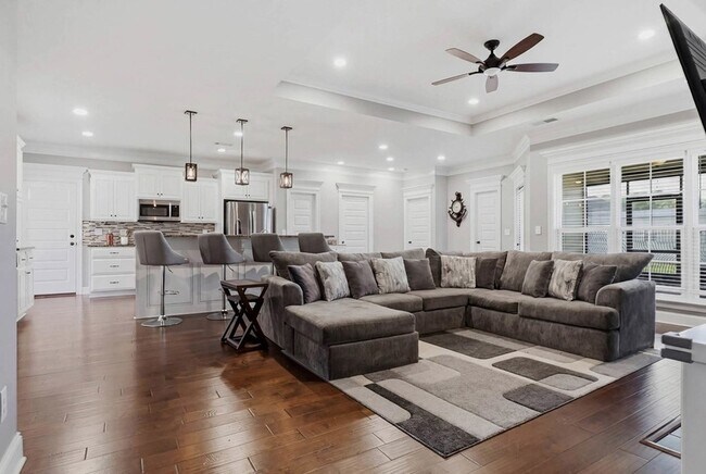 Building Photo - 128 Thistledown Dr