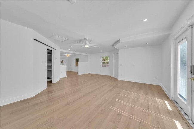 Building Photo - 314 W Frances Ave