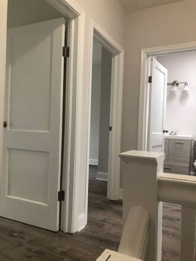 Building Photo - Beautiful and ready to move in 3 Bedroom, 1 Full Bath home just minutes from downtown!