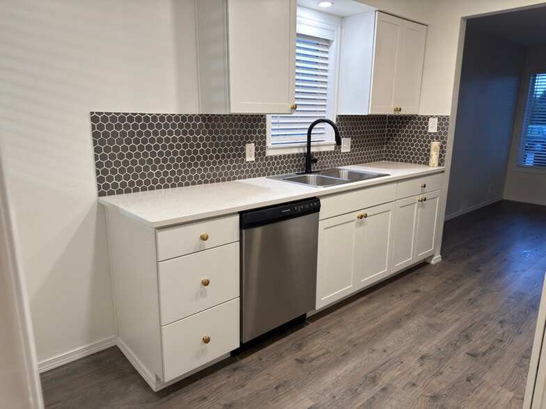 Building Photo - 1432 Park Ave NE