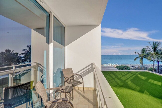 Building Photo - 6801 Collins Ave