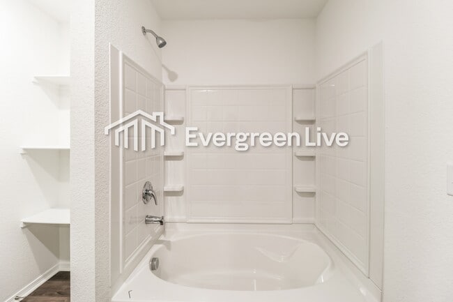 Building Photo - 154 Meadow Dr