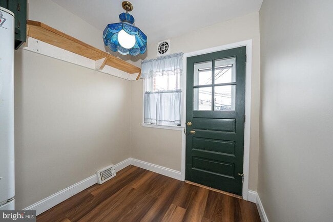 Building Photo - 130 Ivy Ct