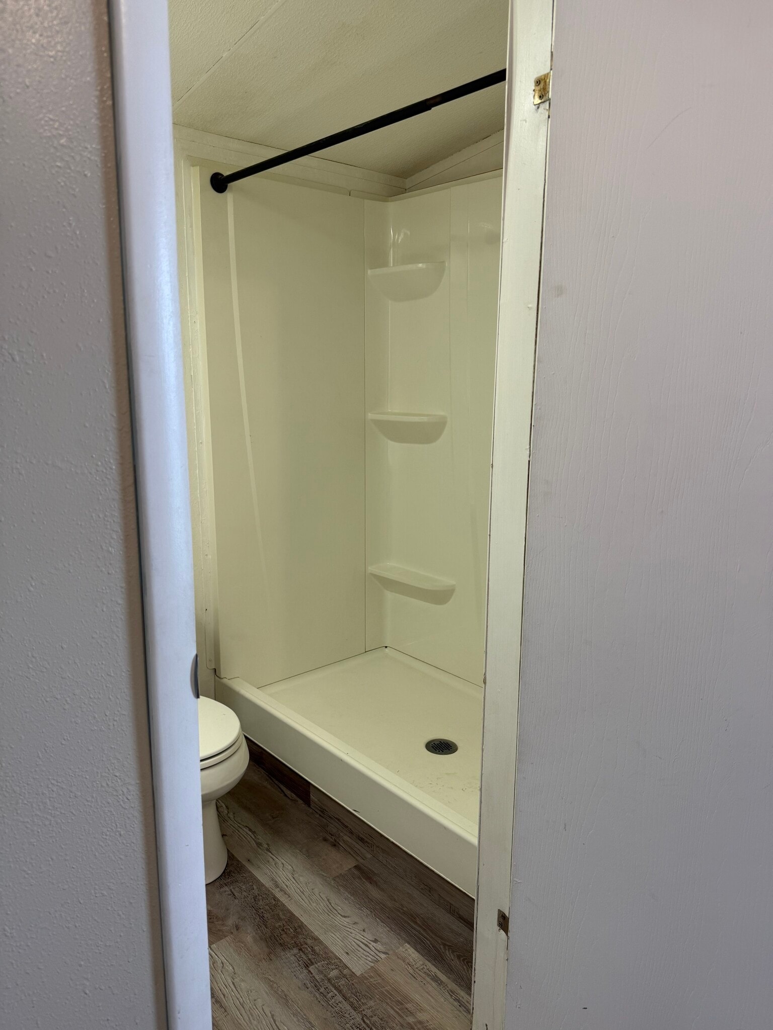 master bath - 953 N McCue St