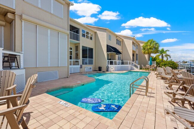 Building Photo - 487 Pinellas Bayway S