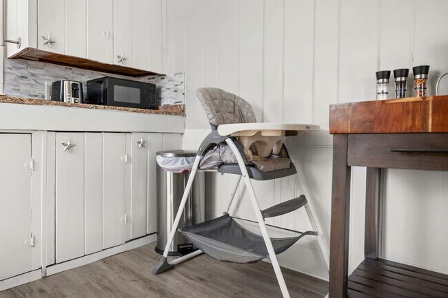 Building Photo - 71 Church St