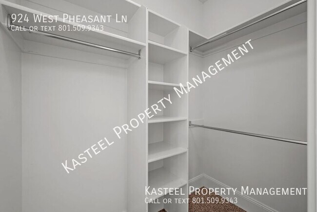 Building Photo - 924 W Pheasant Ln