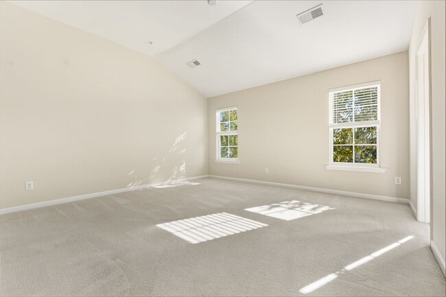 Building Photo - Bright and Spacious 3-Bed Home Near Homest...