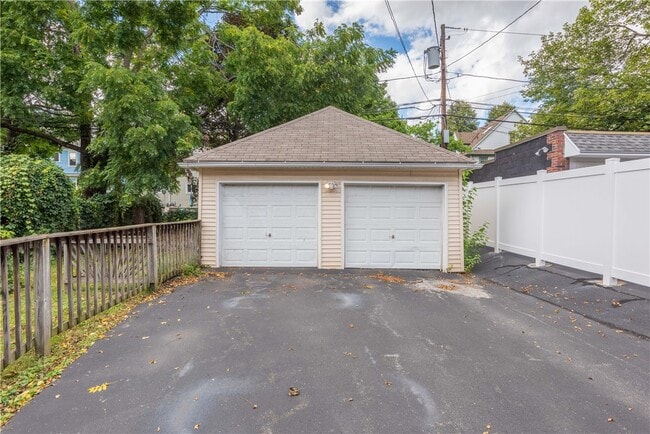 Building Photo - 167 Rosedale St