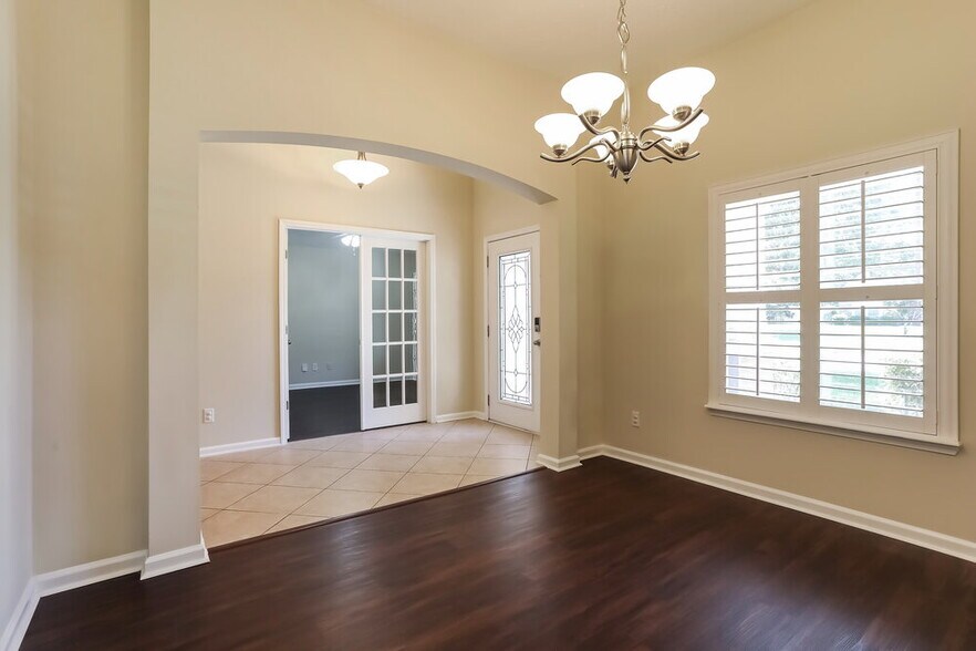 Building Photo - 1812 Creekwood Ln