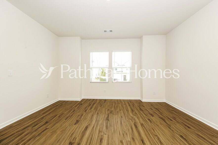 Building Photo - 105 Glacier Wy