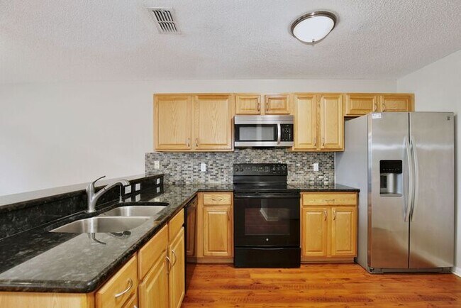 Building Photo - Beautiful 2/2.5 Townhome in the Gated Community of Waterford Villas - East Orlando is Available Now!
