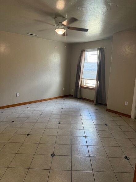 Building Photo - 1420 Pinyon Ave