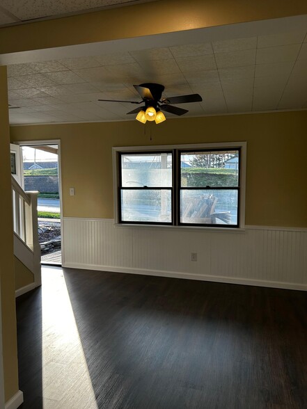 Building Photo - 444 Main St