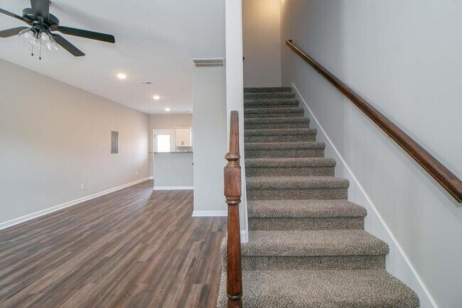 Building Photo - 1115-H2 Hillwood Dr