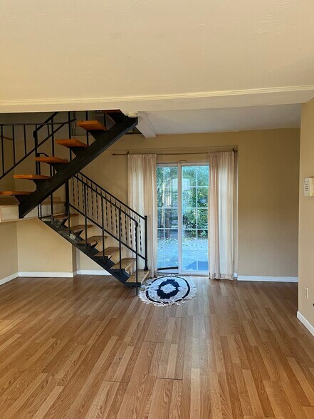 Building Photo - 1531 American Blvd E