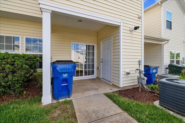 Building Photo - Well Maintained Three Bedroom Home!