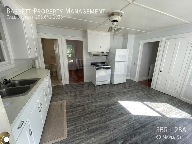 Building Photo - 60 Maple St