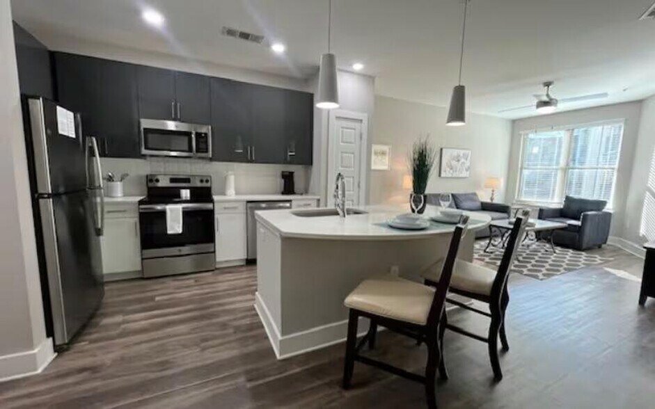 Building Photo - 1160 Johnson Ferry Rd NE