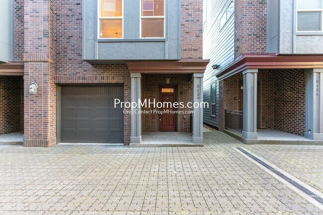 Building Photo - Beautiful Two Bedroom Townhouse In Humboldt - End Unit!