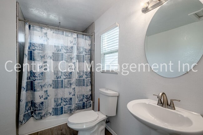 Building Photo - 2 Bedroom/1 Bath Home - $1395 Per Month!