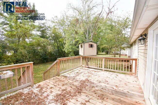 Building Photo - Amazing 4 bd 3 bath home! Fenced in yard, Attached garage and Bonus room, washer and dryer included!