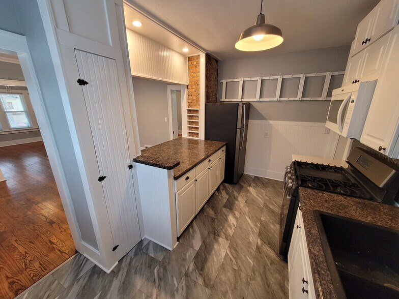 Building Photo - 1319 Prairie Ave