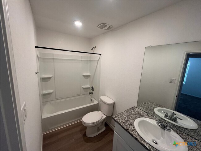 Building Photo - 10646 Vinateros Dr