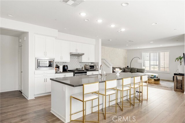 Building Photo - 120 Novel