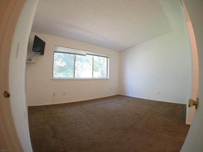 Building Photo - 7 Drake Ln