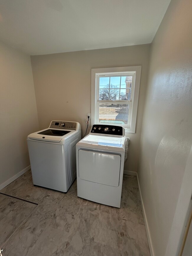 Building Photo - 1810 Logan St