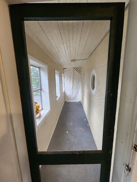 sunroom - 23 Clay St