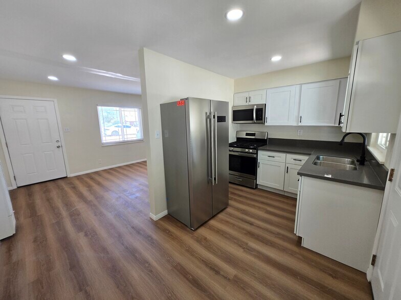 Building Photo - 16340 Villa Dr