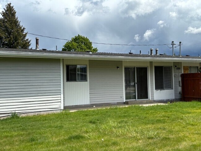 Building Photo - 1322