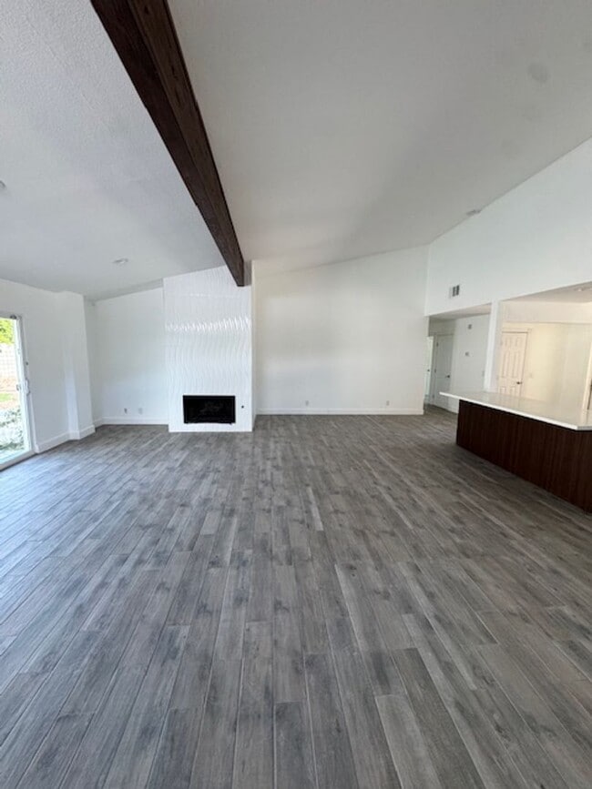 Building Photo - Welcome to your Palm Springs Retreat!