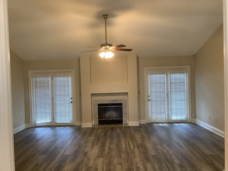 Building Photo - 240 Honeysuckle Way