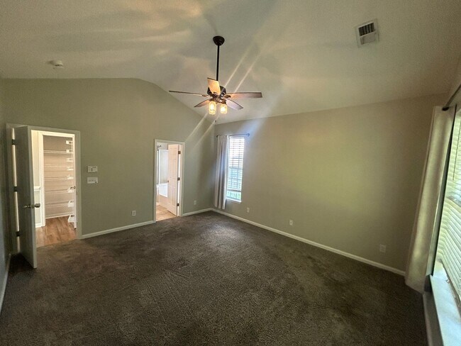 Building Photo - 404 Blackberry Ln