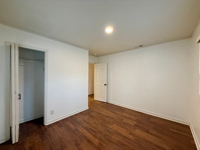 Building Photo - 622 Northview Ave