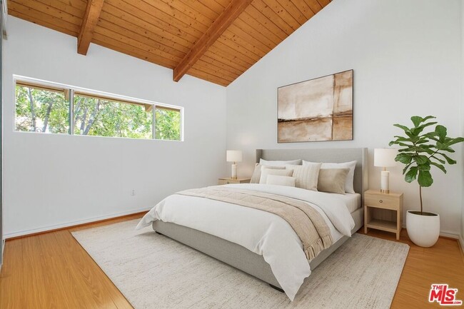 Building Photo - 18350 Hatteras St