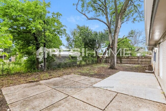 Building Photo - 1300 Prelude Dr