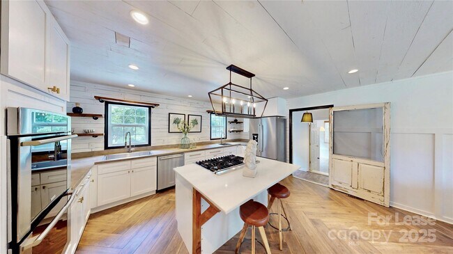 Building Photo - 5229 Mt Holly-Huntersville Rd