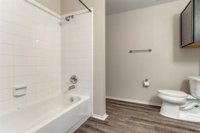 Building Photo - 1721 Southridge Ln
