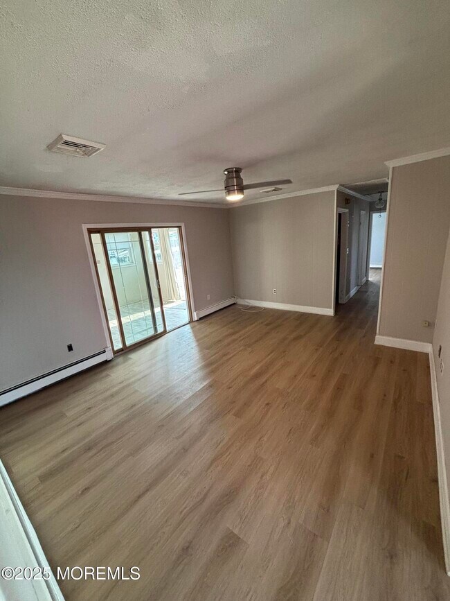 Building Photo - 127 Bloomfield Rd