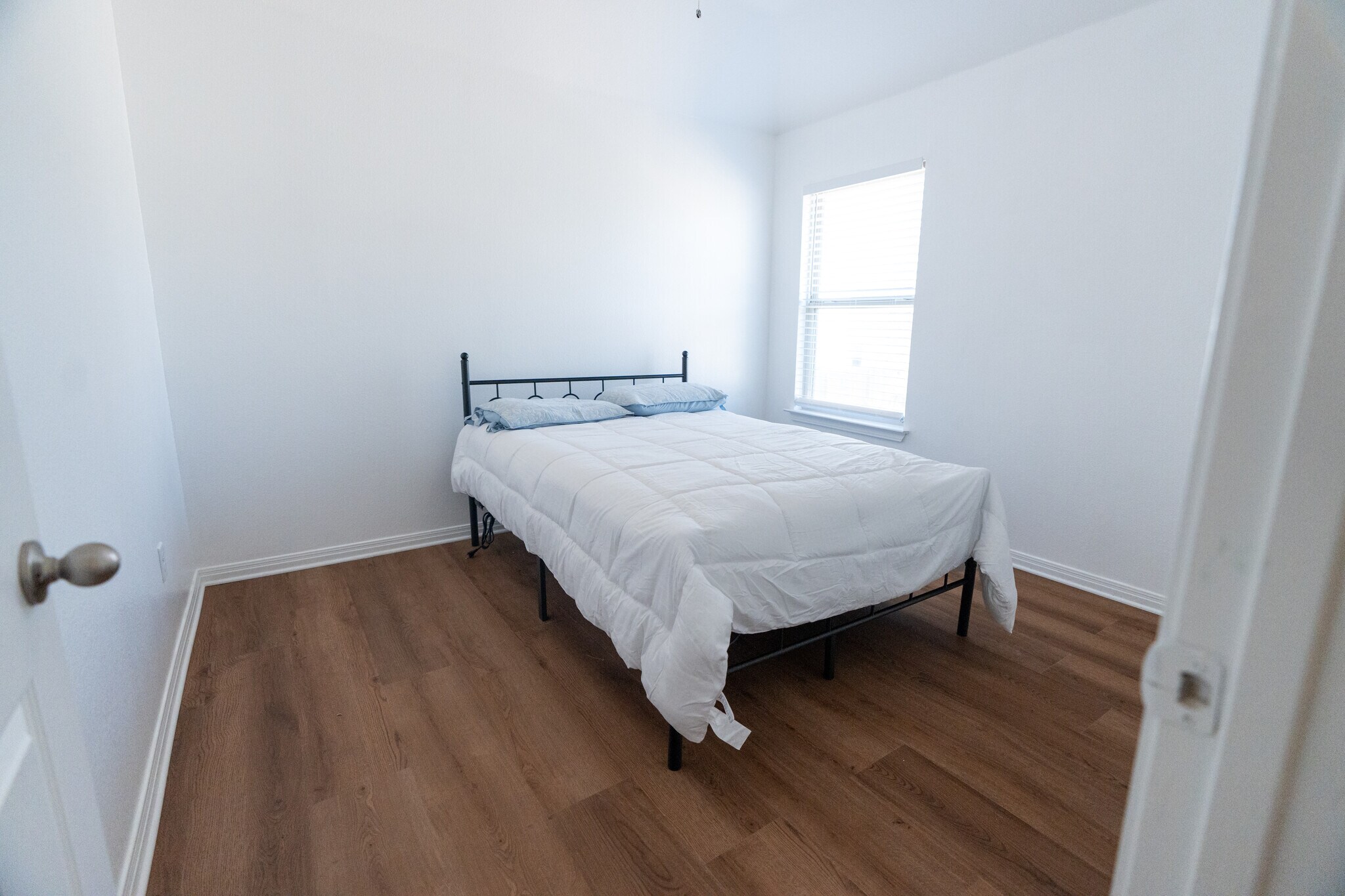 Building Photo - Room in Condo on Red Bud Ridge Ln