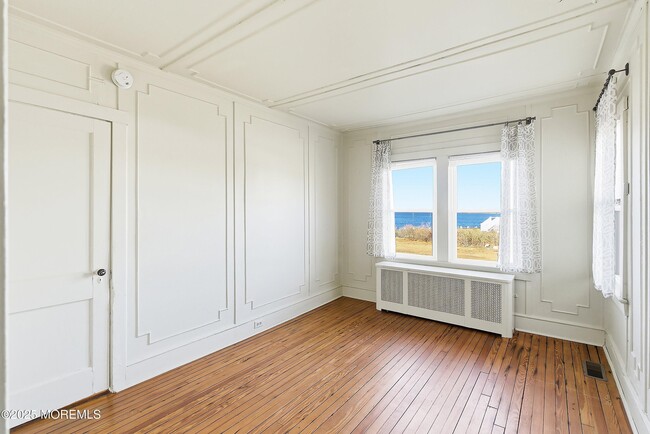 Building Photo - 5 Marine Pl