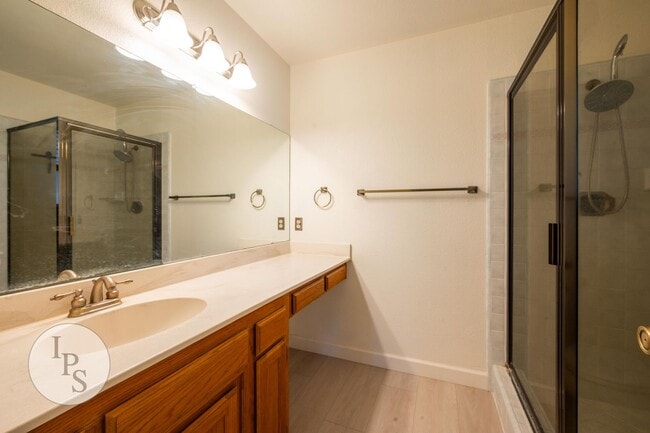 Building Photo - N.E. Fresno Home, 3BR/2BA, Blt 1988, POOL + Living & Family Rooms - Lots of Amenities!