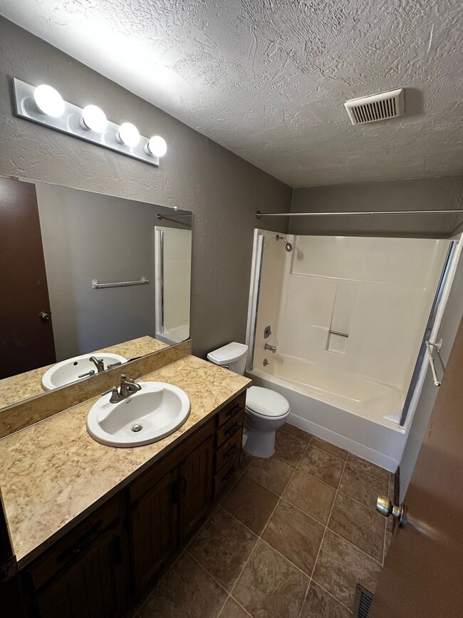 Building Photo - Three Bedroom Home in Keizer
