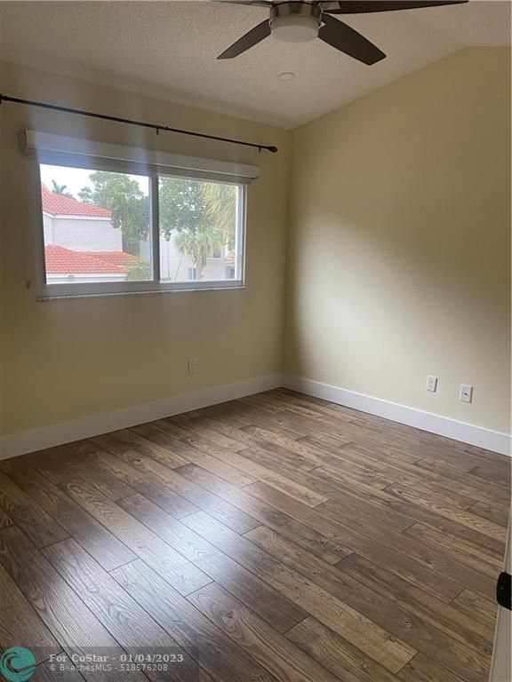 Building Photo - 10478 Lake Vista Cir