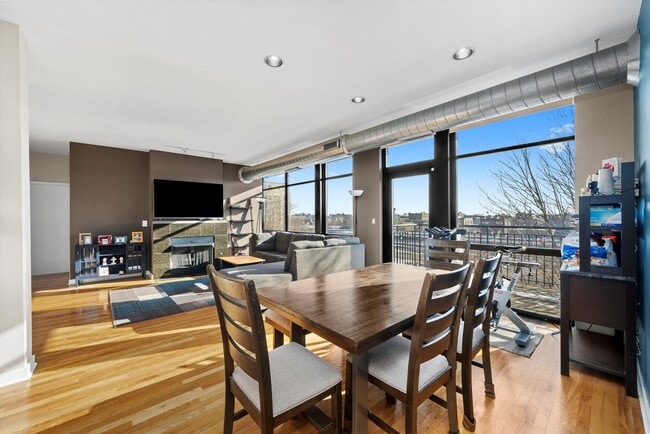 Building Photo - 1001 W 15th St