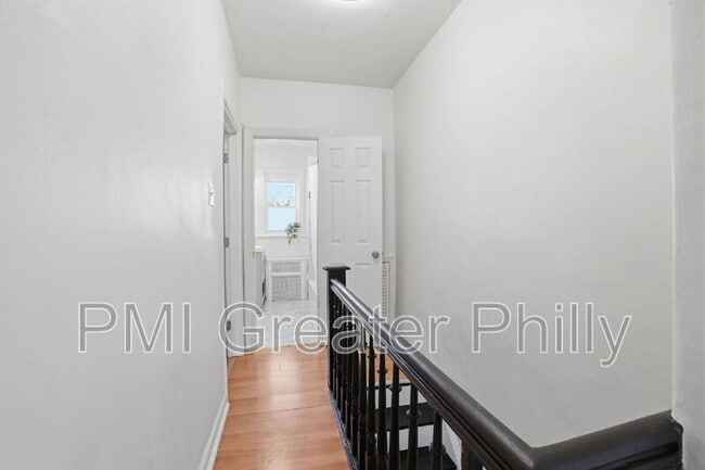 Building Photo - 1916 S Salford St